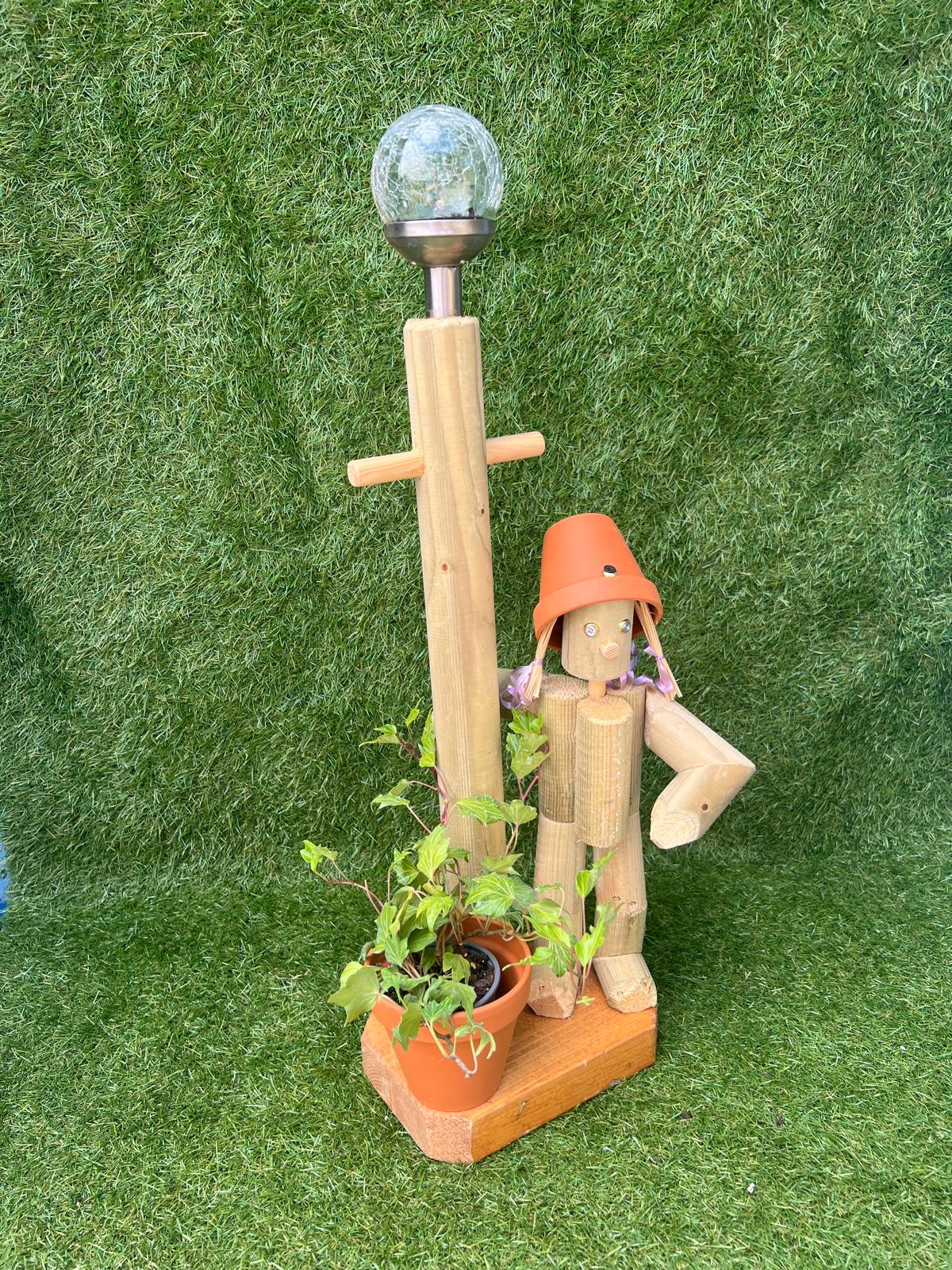 Little Girl or Boy with Solar Lamp šš”š¼