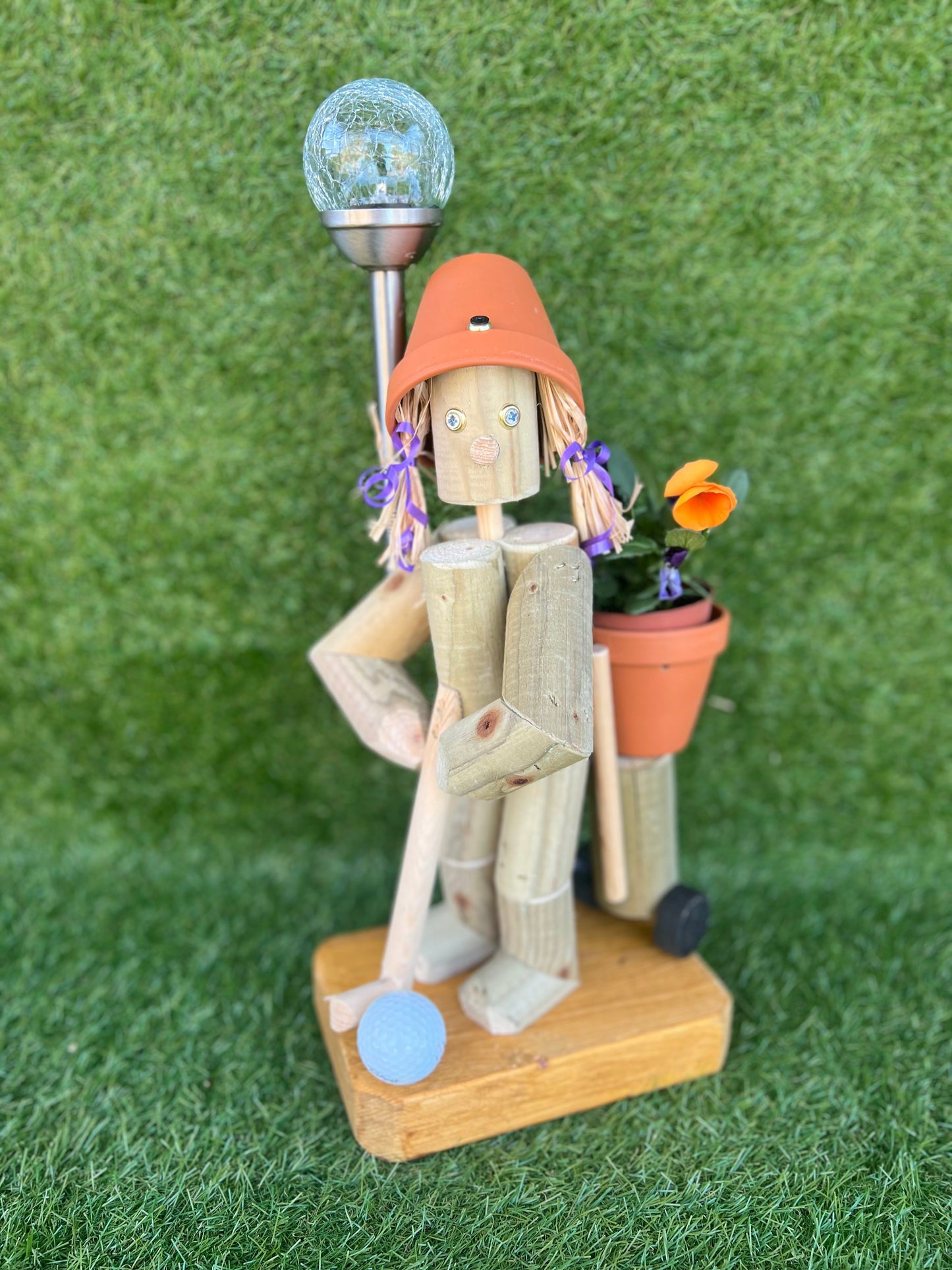 Wooden Flowerpot Golfer Boy or Girl – With or Without Solar Lamp