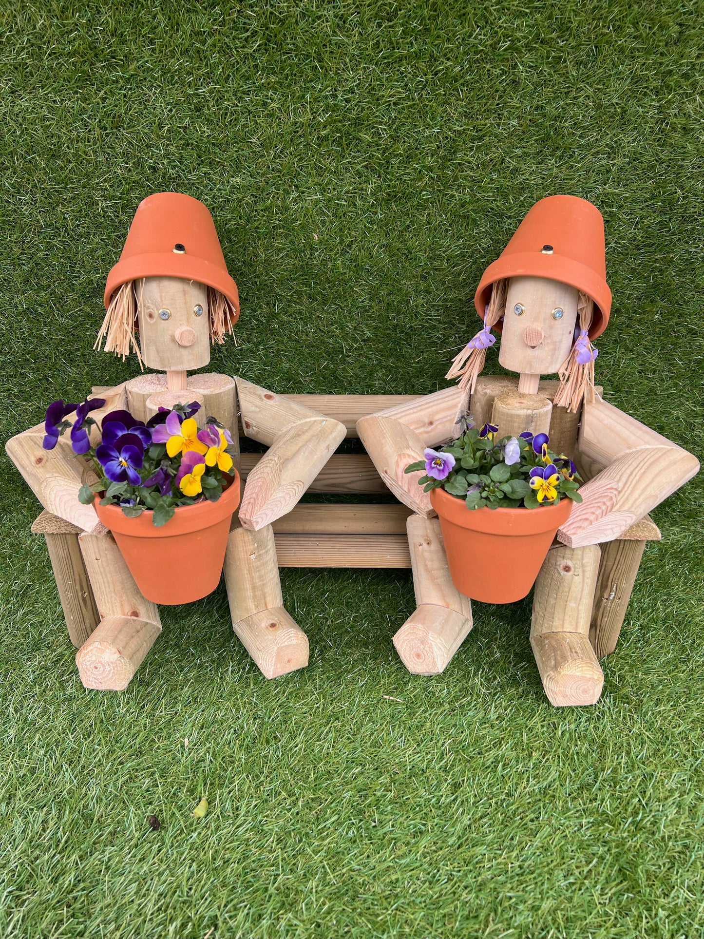 Wooden Garden Couple on Bench – With or Without Solar Light